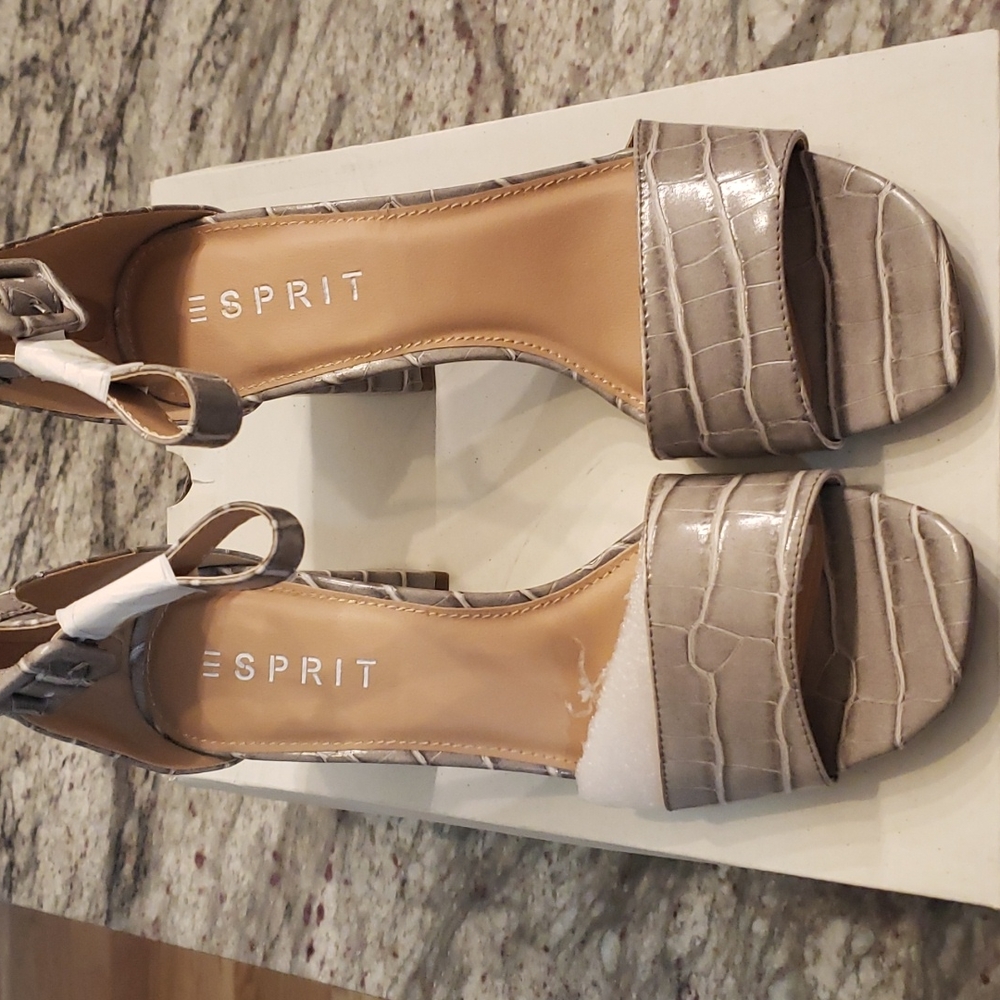 NWT ESPIRIT Grey Balee Heel